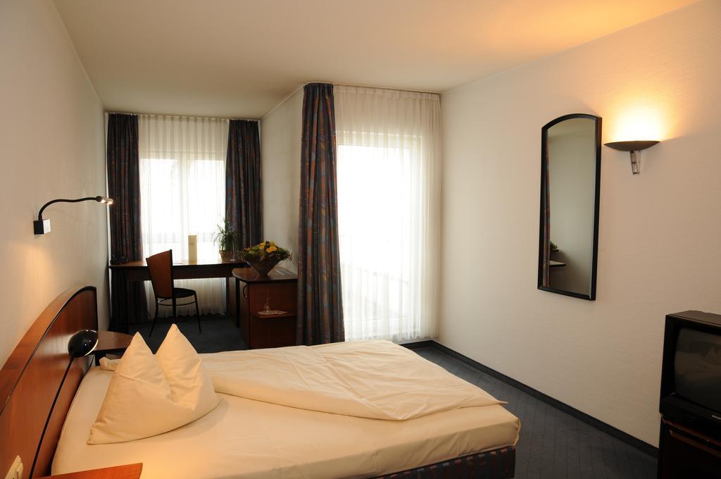 Hotel Restaurant Maitre Wernau Room photo